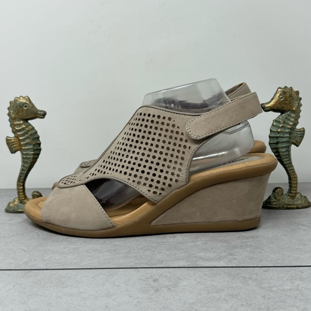 Earth Dalia Taupe Suede Wedge Sandals Heels Perforated Sling Back Size 11B